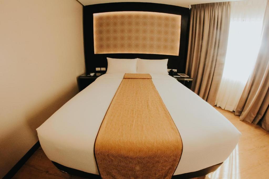 Grand Xing Imperial Hotel Iloilo Esterno foto